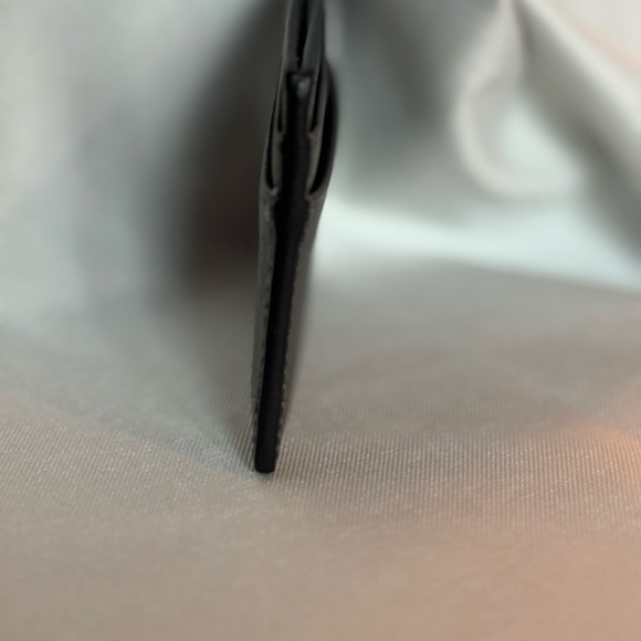 Michael Kors Wallet - Picture 10 of 10